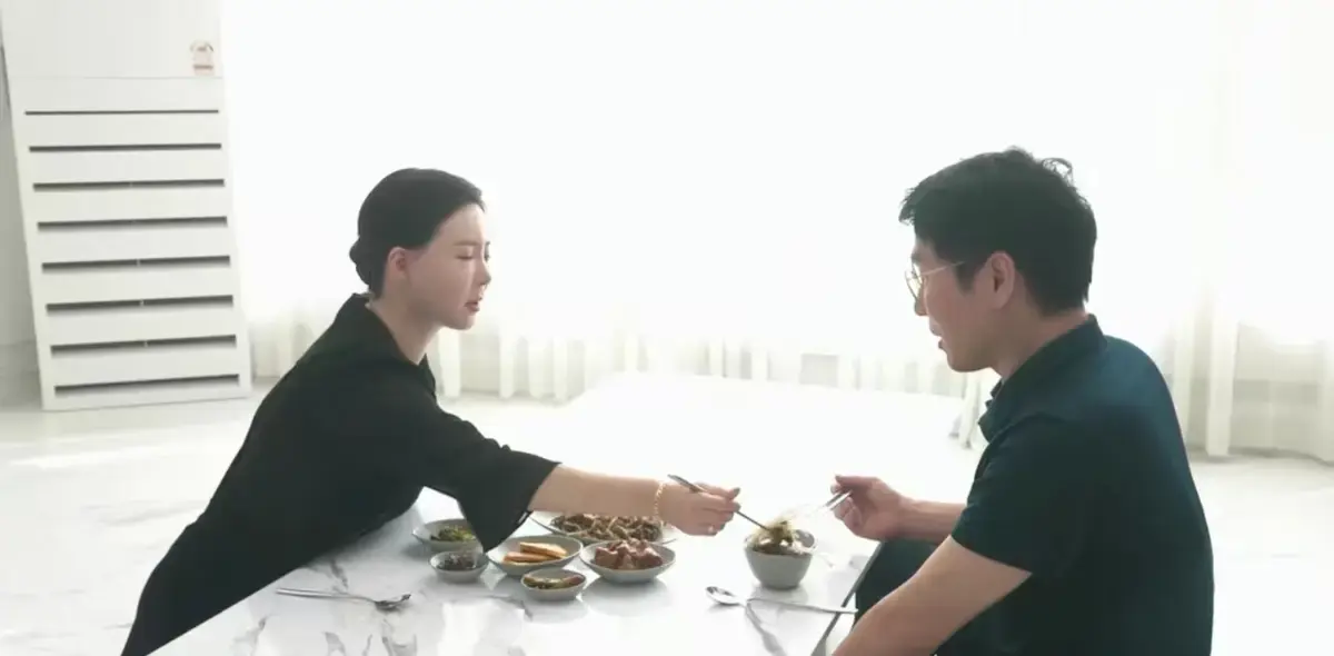 《50岁继母的诱惑》4K高清未删减中文版-50岁继母的诱惑免费在线看无广告-打破韩国伦理片框架的年度黑马
