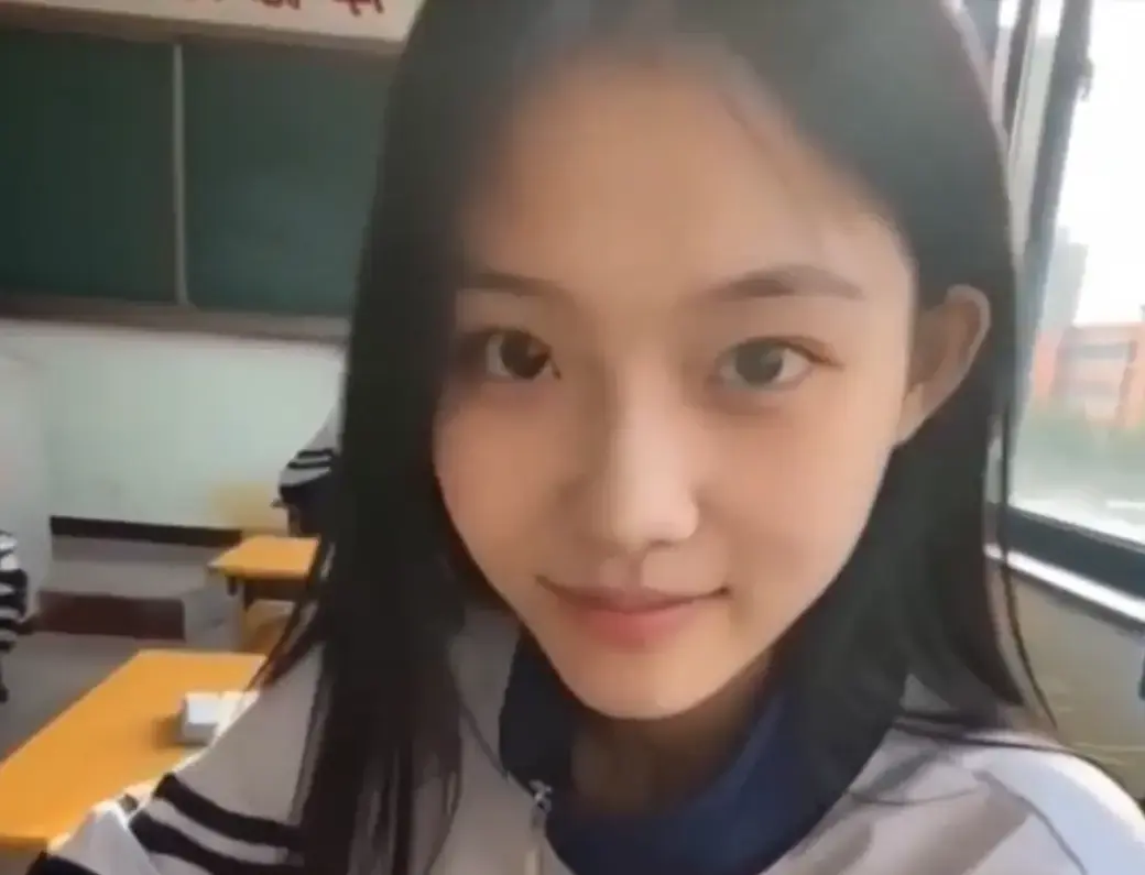 《我的十八岁女友》无删减版在线播放_黄果AI短剧高甜治愈全集免费观看_4K蓝光画质极速加载追完又想谈恋爱_星空影院热播